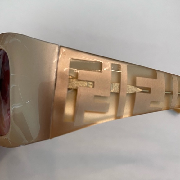 FENDI SUNGLASSES - Picture 6 of 10